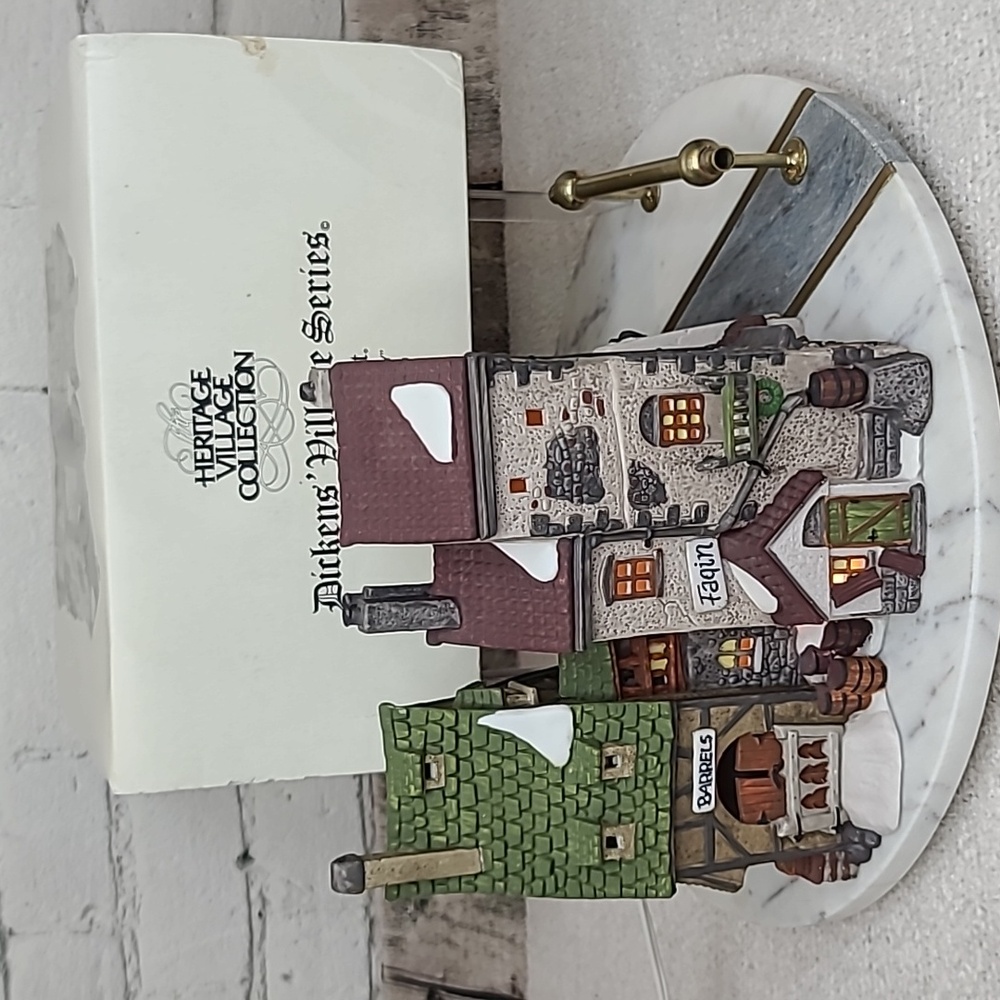Department 56 Vtg Heritage Village Collection Oliver Twist "Fagin's Hide-Away"